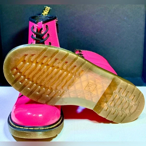 Dr. Martens Hot Pink Patent Leather 8 Hole Boot with Zipper Sz W7/M6 - Picture 4 of 6